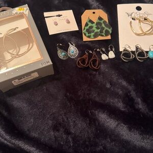 Bundle lot of 8 earrings